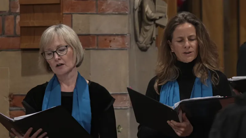 2 Vox Mundi Choir Singers